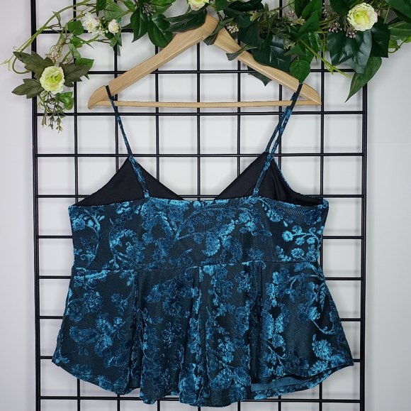 ⭐3/$20 Wild Fable Blue Velvet Crop Top - Picture 6 of 8